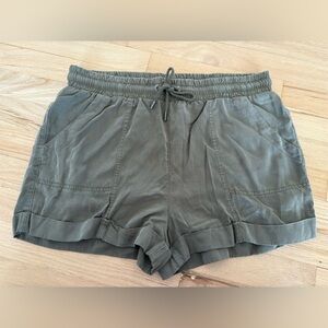 Universal Thread Green Women's Shorts